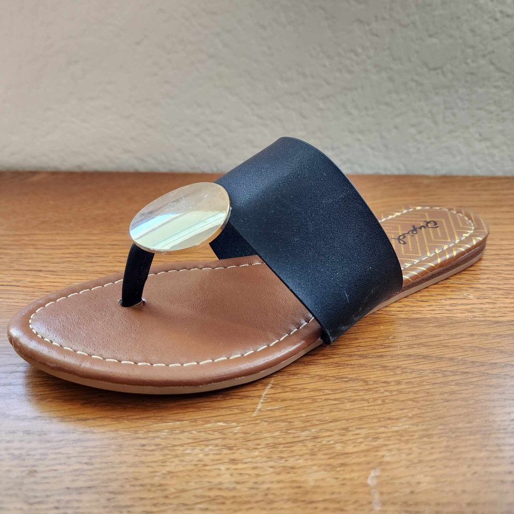 Qupid Black Thong Sandal - Size 5